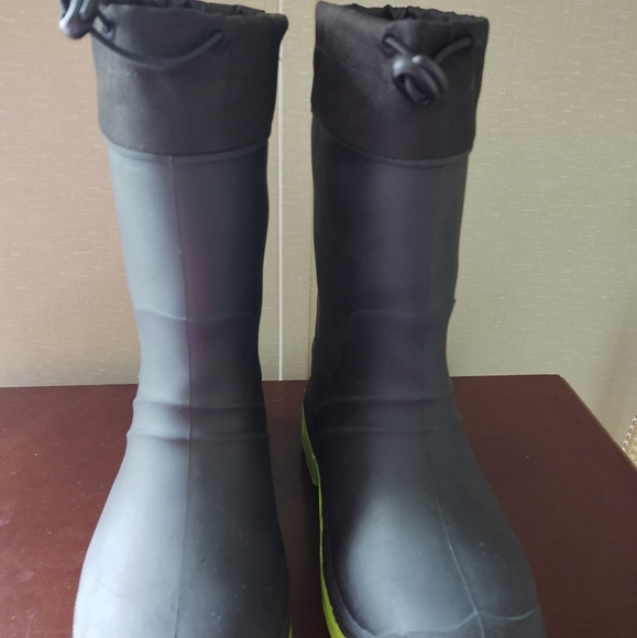 Shoes - Picture 2 of 2